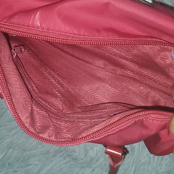 Red Prada purse - Picture 8 of 13
